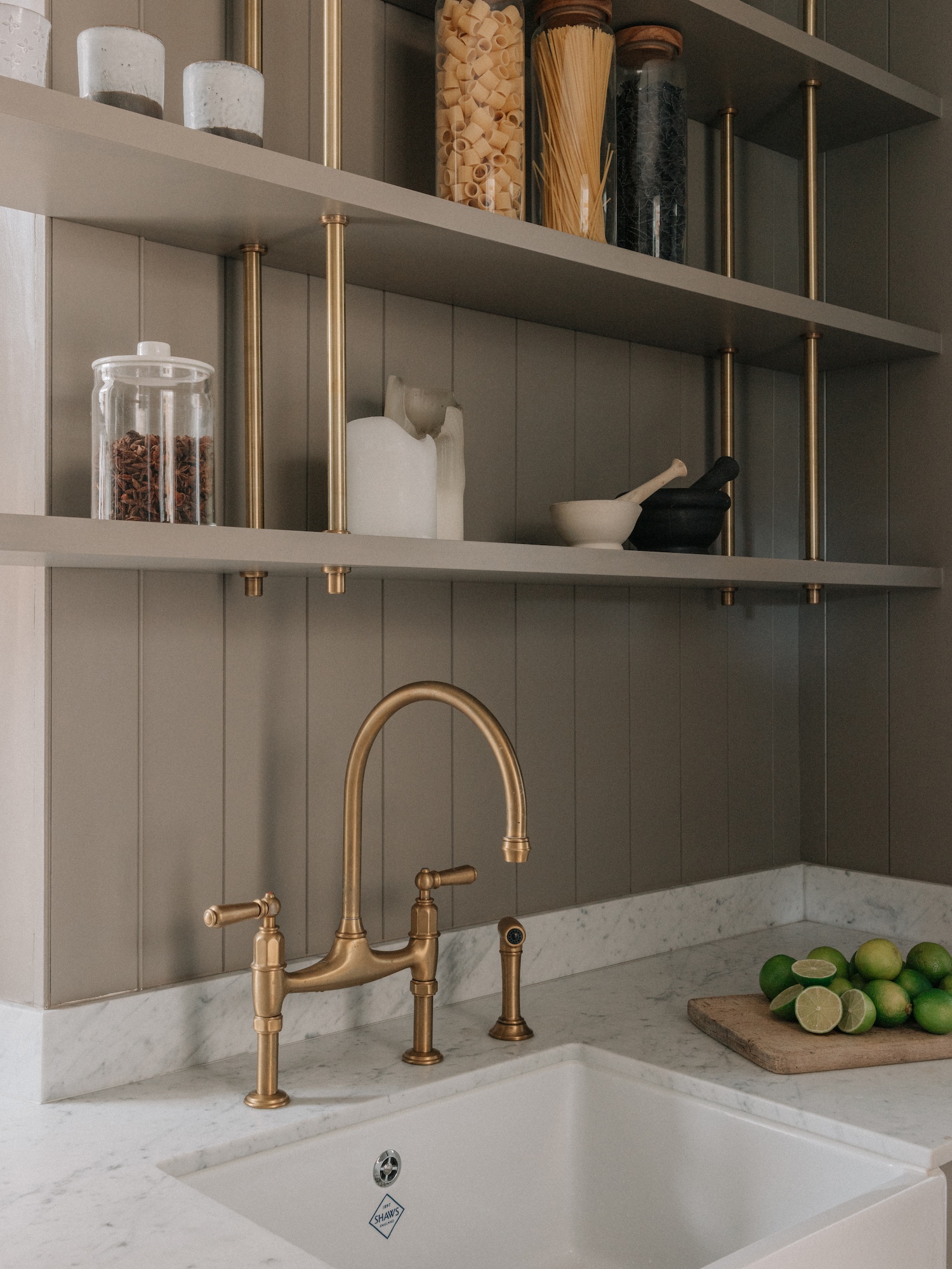 ISLAND ELEGANCE Porter & Jones